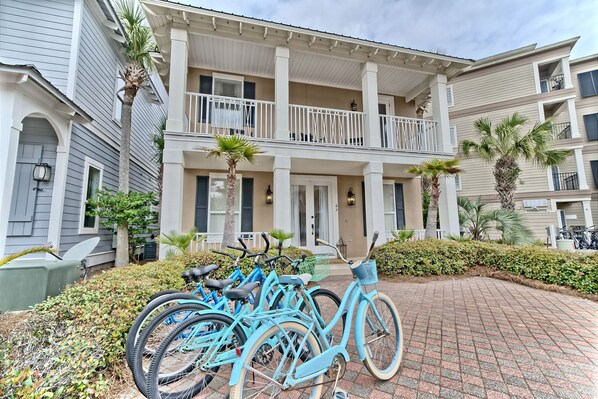 The "AMAZING" Pool Deck House 1 block to beach 1 blck to Rosemary Town Square