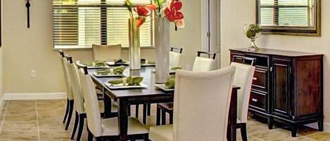 Providence Gated Golf Resort weekend rental homes in orlando dining room