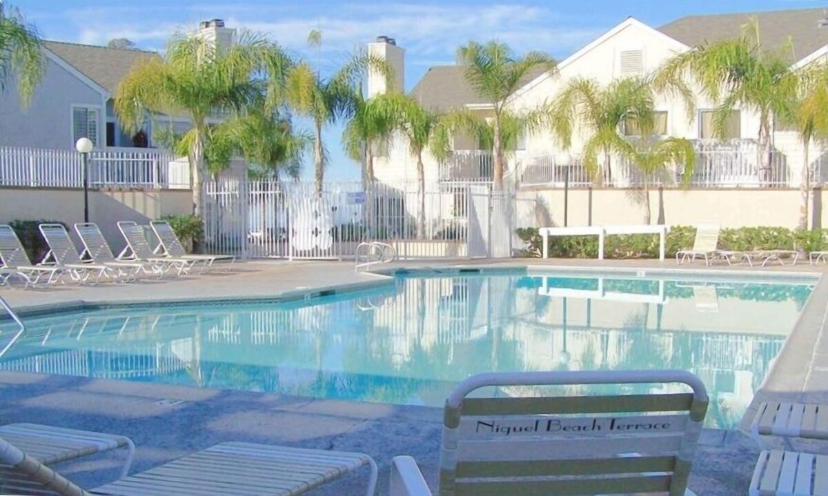 California Beach Retreat – Clean, Quality Beds, Great Bathrooms & Kitchen!