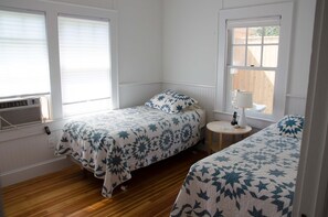 Twin bed room (with a/c).