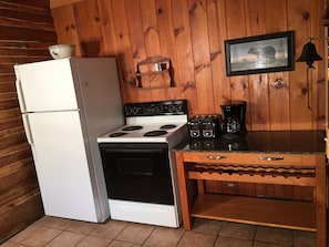 Kitchen (view #2)