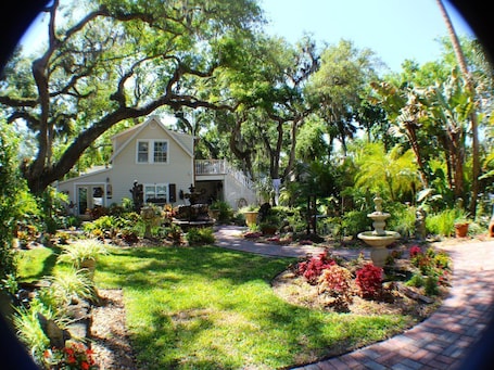 Welcome to your own "private" tropical oasis!