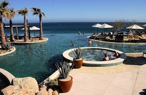 Gorgeous infinity pool overlooking the Sea of Cortez! 