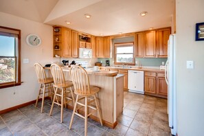 Surf-or-Sound-Realty-Bonito-Landing-535-Kitchen