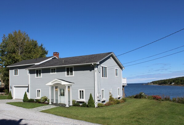 Stunning waterfront home in picturesque Owls Head, Maine