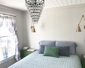 Bedroom - Queen Bed