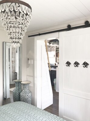 Bedroom - Full length mirror