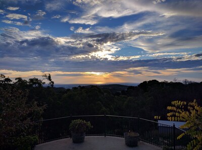 Sunset Hues-Enjoy Peace & Nature in lovely Adelaide Hills overlooking Adelaide