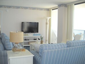 Living  room with 55" TV

