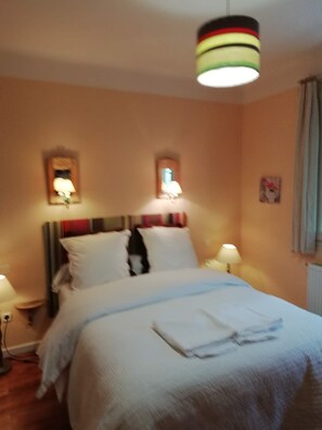 Room Maury c@ la mirabelle - casteil Country House 