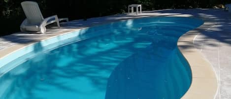 Swimming Pool c @ la mirabelle - casteil Country House 