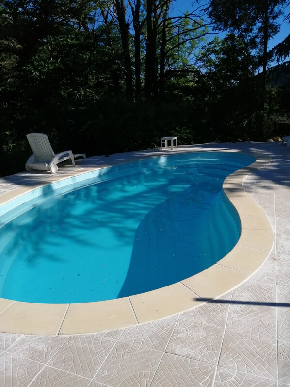 Swimming Pool c @ la mirabelle - casteil Country House 