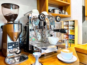 Barista coffee machine