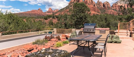 Vista Ridge water feature, outdoor cooking and dining, with red rock views. 