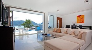 Villa 3 oceanfront pool villa