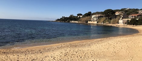 Plage de Tiuccia située a 1mn à pieds de l' appartement