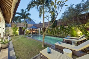 3.Pool side view
