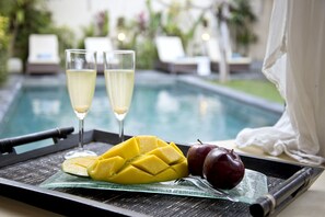 4.Pool view