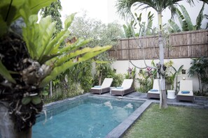5.Pool sunchair