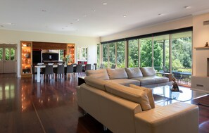 Dantosa House's spacious living room.