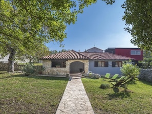 Planta, Cielo, Edificio, Ventana, Árbol, Puerta, Casa, Cabaña, Hierba, Barrio Residencial