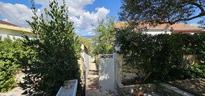 The path from the apartment to the beach