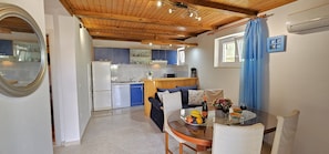 Open plan living/dining and kitchen area