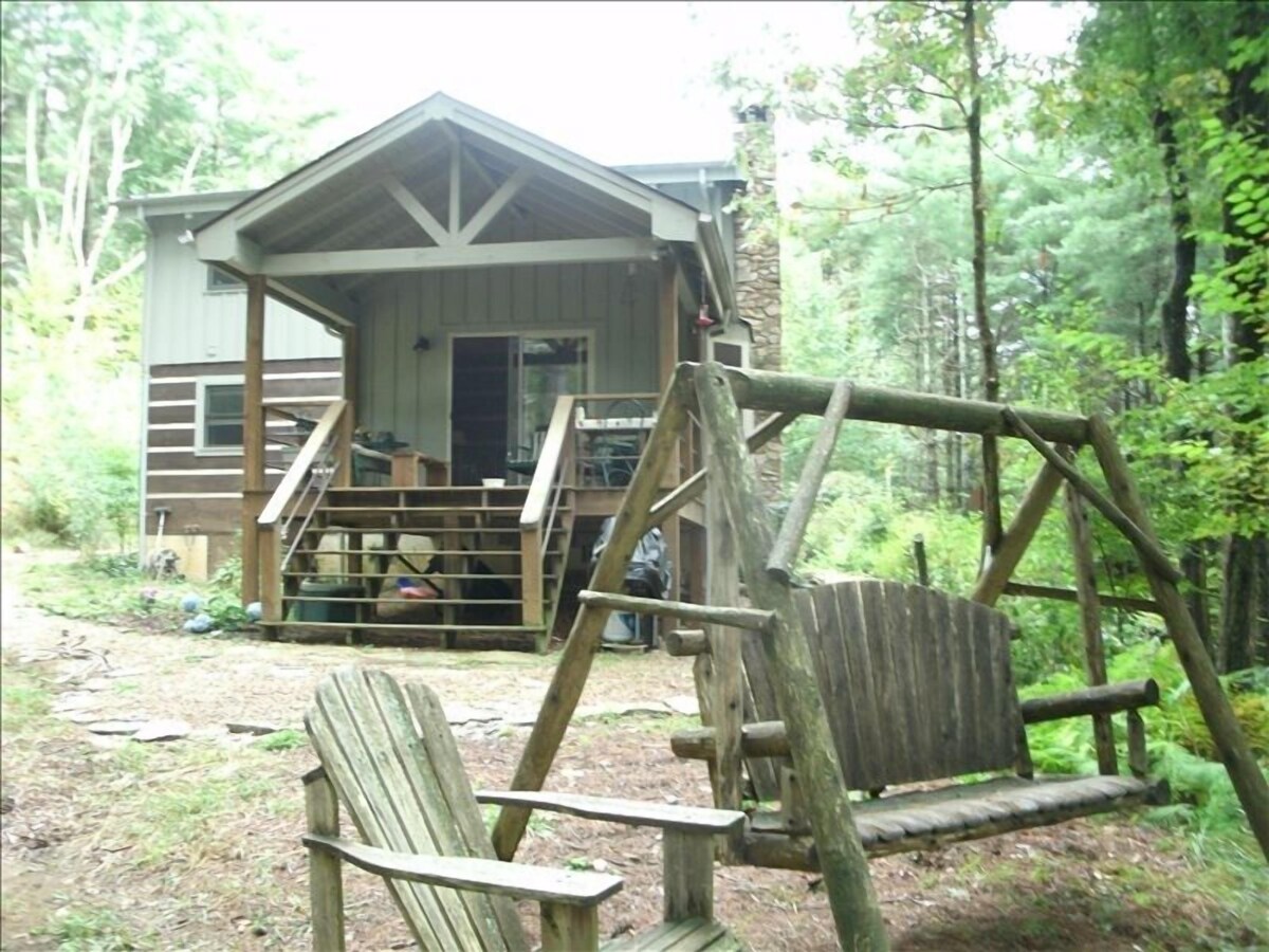 Cabin on 6.5 Private acres; 20 min to Blowing Rock/W Jefferson,Boone