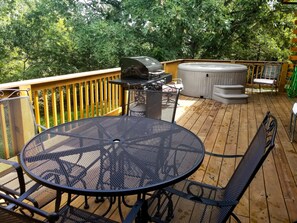 Private Back Deck with Grill &amp; Hottub