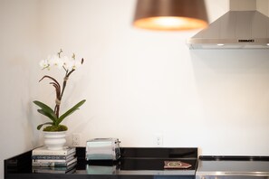 Full kitchen