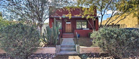 Tucson Vacation Rental | 2BR | 1BA | 1,000 Sq Ft | Stairs to Enter