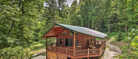 Bryson City Vacation Rental | Studio | 1BA | 792 Sq Ft | Stairs Required