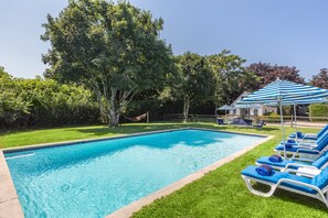 Pool view. 