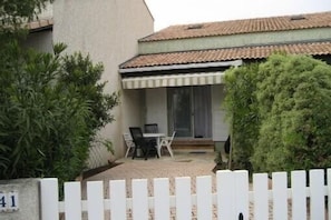 devant la maison