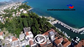Luxury Stone House by the Sea - Fast Wi-Fi, Cable TV, Aircon, Large Roof Terrace