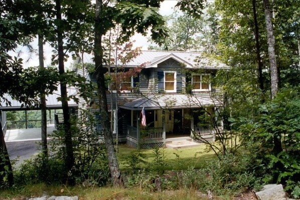 Custom built vacation home at 4000 feet in the beautiful Blue Ridge Mountains.