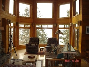 Bay Window with Recliners