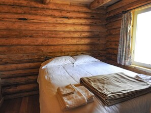The second bedroom in our Caribou cabin.