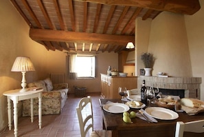 Open plan living/dining area