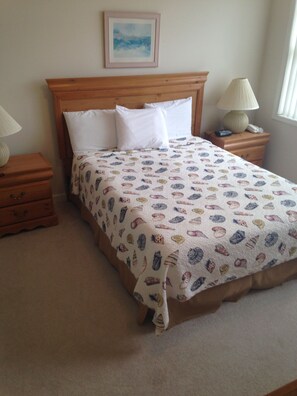 Master Bedroom with Queen Bed
