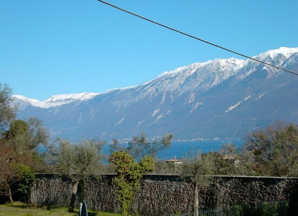 Berg- und Seeblick vom Garten