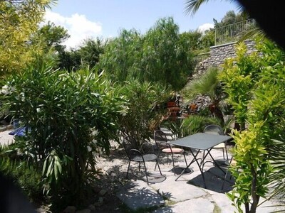 6 km from the sea, in Ligurian back-country, olive grove, old village district
