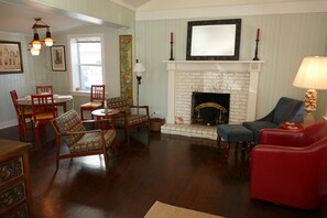 A fresh coat of paint brings out the salt life in this beach cottage.