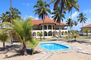 Piscina - frente de casa