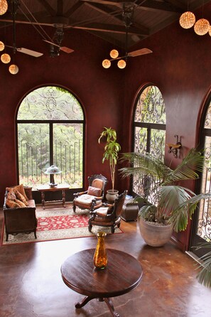 Beautiful Gallery for relaxing and listening to live piano music.