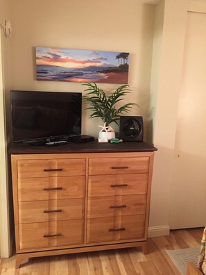 Dresser providing lots of storage with 32” flat screen TV 09/2022