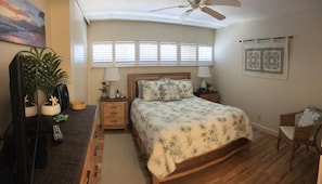 New bedroom furniture, queen bed, 32" TV, ceiling fan or A/C.  09/2022