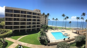 Excellent view of pool, ocean and Haleakala from our lanai. 10/2020