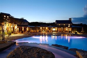 Beach club and pool