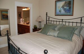 Master Suite with King size bed
